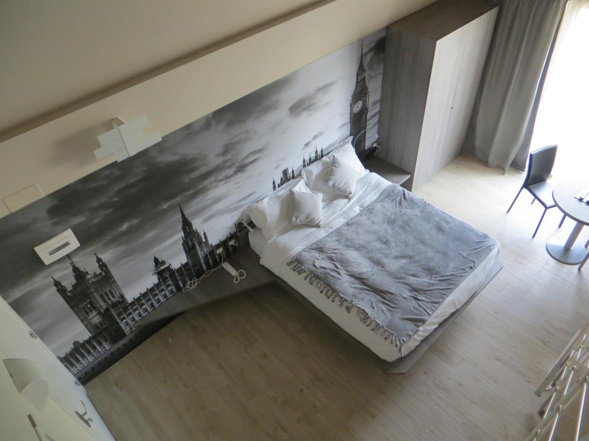 Hotel Seven Rooms Милан Экстерьер фото